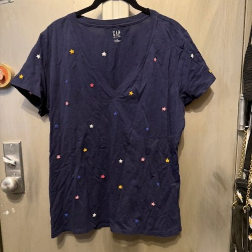 GAP Vintage Embroidered Star V-Neck T-Shirt - NWOT - Picture 3 of 16